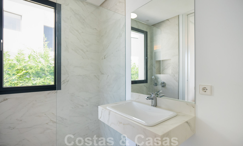 Prête à emménager, toute nouvelle villa moderne et design avec vue imprenable à vendre à Marbella - Benahavis 36052
