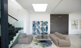 Prête à emménager, toute nouvelle villa moderne et design avec vue imprenable à vendre à Marbella - Benahavis 36056 