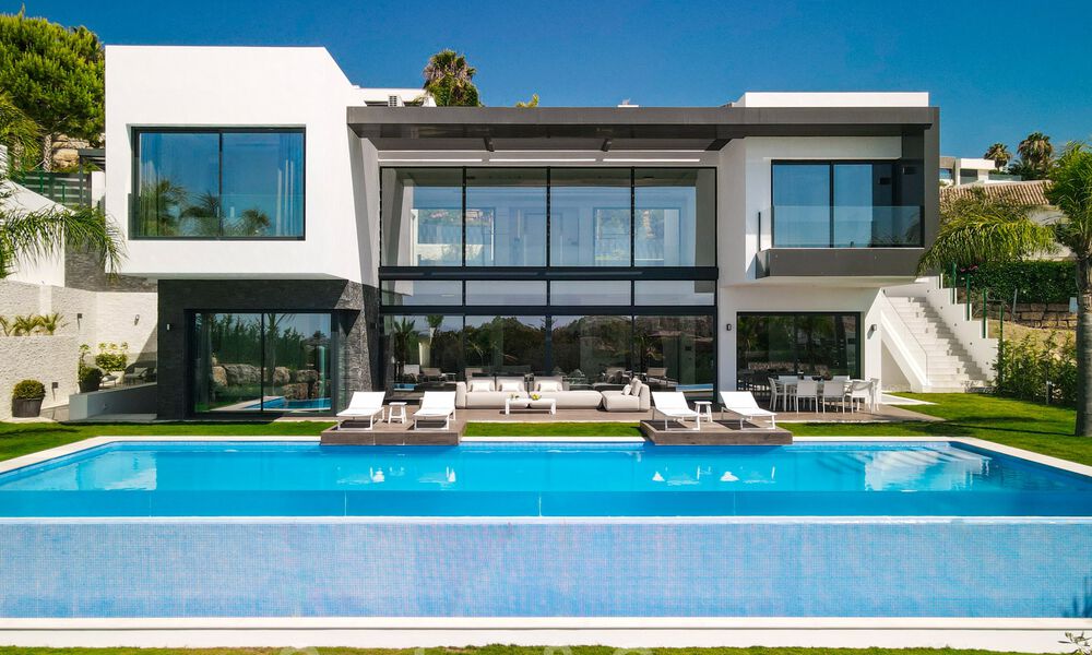 Prête à emménager, toute nouvelle villa moderne et design avec vue imprenable à vendre à Marbella - Benahavis 36057