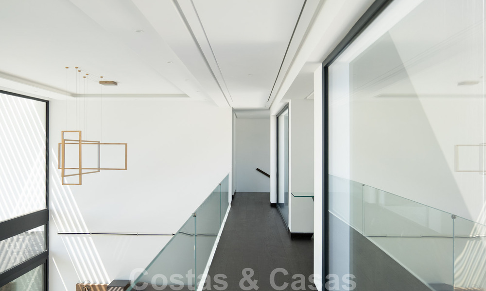 Prête à emménager, toute nouvelle villa moderne et design avec vue imprenable à vendre à Marbella - Benahavis 36061