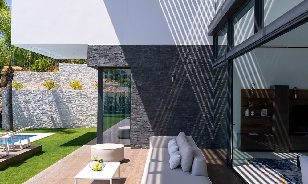 Prête à emménager, toute nouvelle villa moderne et design avec vue imprenable à vendre à Marbella - Benahavis 36063