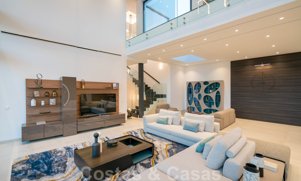 Prête à emménager, toute nouvelle villa moderne et design avec vue imprenable à vendre à Marbella - Benahavis 36070