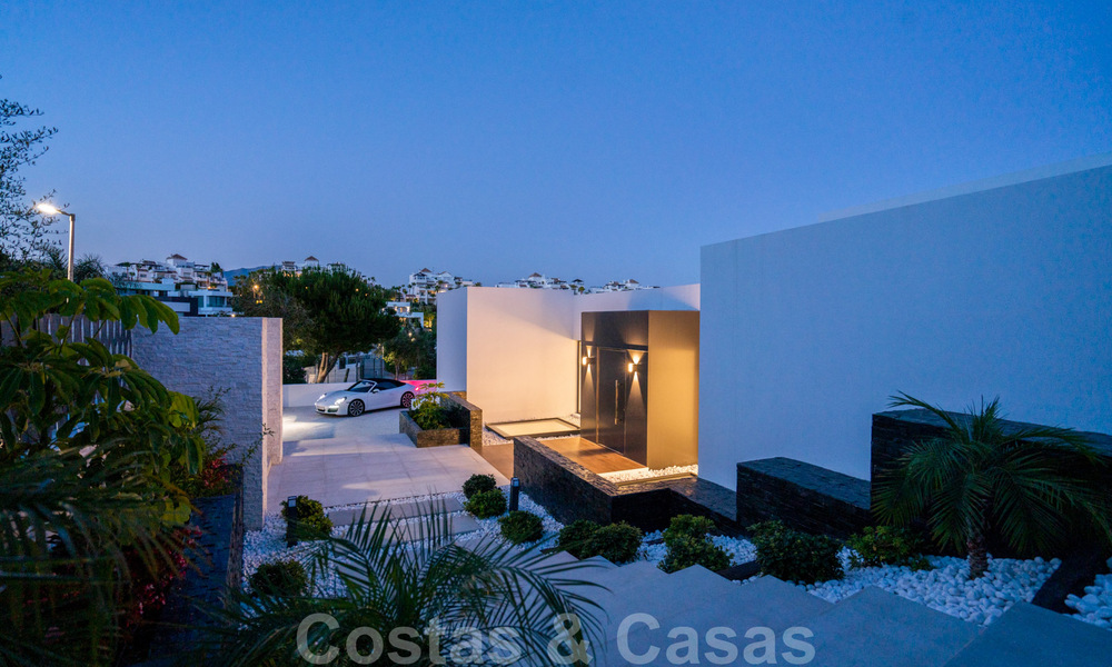 Prête à emménager, toute nouvelle villa moderne et design avec vue imprenable à vendre à Marbella - Benahavis 36075