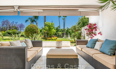 Appartement de luxe rénové de 3 chambres à vendre, en première ligne du golf de Las Brisas à Nueva Andalucia, Marbella 36086