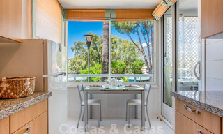 Appartement de luxe rénové de 3 chambres à vendre, en première ligne du golf de Las Brisas à Nueva Andalucia, Marbella 36092 