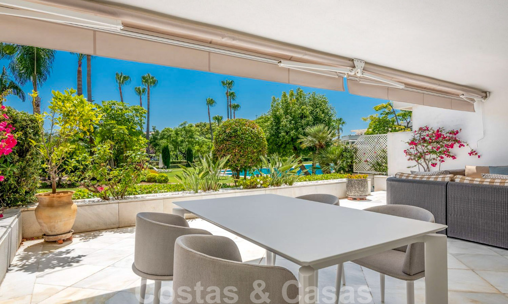 Appartement de luxe rénové de 3 chambres à vendre, en première ligne du golf de Las Brisas à Nueva Andalucia, Marbella 36097