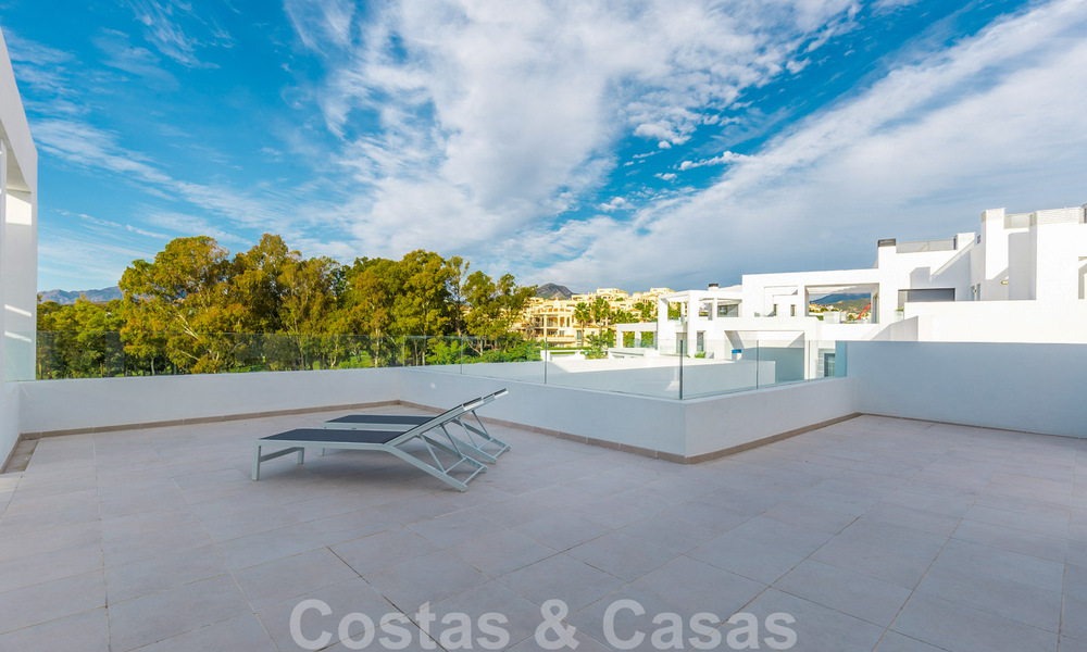Penthouse de luxe moderne à vendre dans un complexe design en première ligne de golf à Benahavis - Marbella 36124