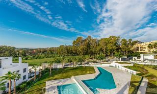 Penthouse de luxe moderne à vendre dans un complexe design en première ligne de golf à Benahavis - Marbella 36126 