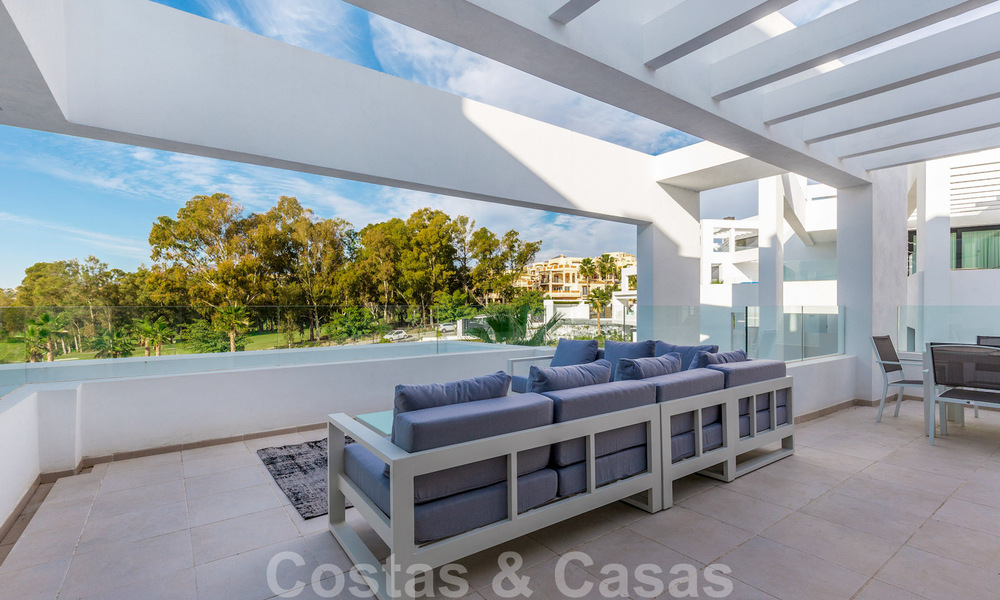 Penthouse de luxe moderne à vendre dans un complexe design en première ligne de golf à Benahavis - Marbella 36135