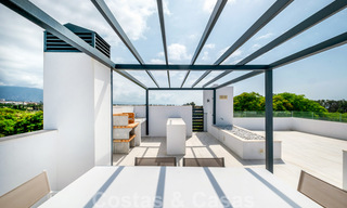 Villa de style contemporain immaculée à vendre à proximité de la plage et des clubs de plage et à distance de marche de la promenade et du centre de San Pedro, Marbella 36329 