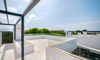 Villa de style contemporain immaculée à vendre à proximité de la plage et des clubs de plage et à distance de marche de la promenade et du centre de San Pedro, Marbella 36330 