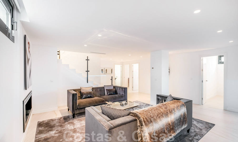 Villa de style contemporain immaculée à vendre à proximité de la plage et des clubs de plage et à distance de marche de la promenade et du centre de San Pedro, Marbella 36332