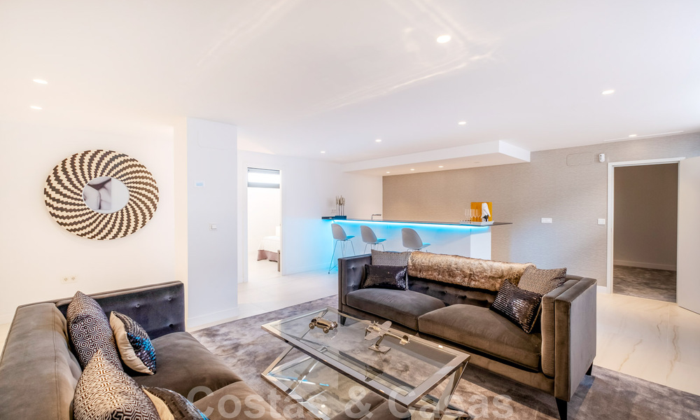 Villa de style contemporain immaculée à vendre à proximité de la plage et des clubs de plage et à distance de marche de la promenade et du centre de San Pedro, Marbella 36334