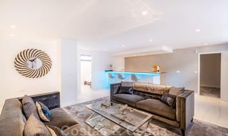 Villa de style contemporain immaculée à vendre à proximité de la plage et des clubs de plage et à distance de marche de la promenade et du centre de San Pedro, Marbella 36334 