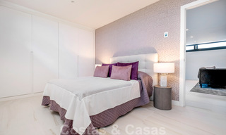 Villa de style contemporain immaculée à vendre à proximité de la plage et des clubs de plage et à distance de marche de la promenade et du centre de San Pedro, Marbella 36335 