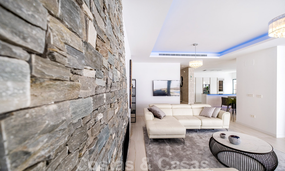 Villa de style contemporain immaculée à vendre à proximité de la plage et des clubs de plage et à distance de marche de la promenade et du centre de San Pedro, Marbella 36344