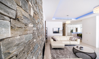 Villa de style contemporain immaculée à vendre à proximité de la plage et des clubs de plage et à distance de marche de la promenade et du centre de San Pedro, Marbella 36344 