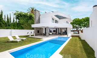 Villa de style contemporain immaculée à vendre à proximité de la plage et des clubs de plage et à distance de marche de la promenade et du centre de San Pedro, Marbella 36346 
