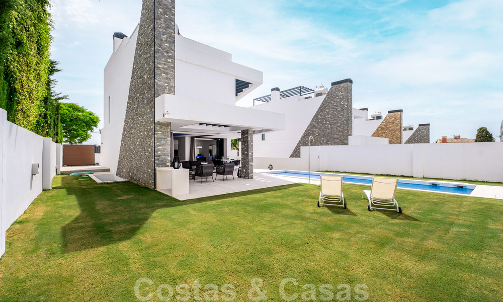 Villa de style contemporain immaculée à vendre à proximité de la plage et des clubs de plage et à distance de marche de la promenade et du centre de San Pedro, Marbella 36347