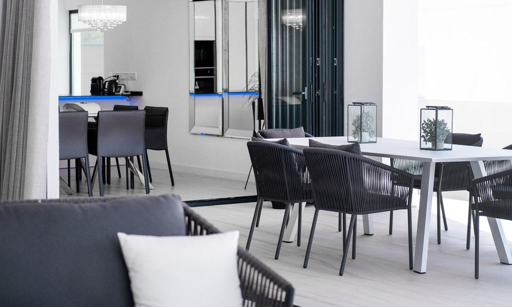 Villa de style contemporain immaculée à vendre à proximité de la plage et des clubs de plage et à distance de marche de la promenade et du centre de San Pedro, Marbella 36356