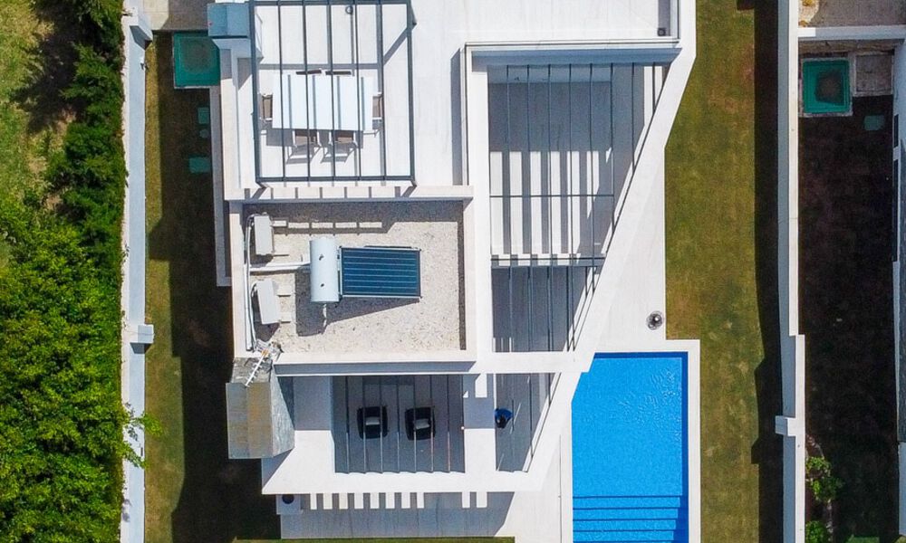 Villa de style contemporain immaculée à vendre à proximité de la plage et des clubs de plage et à distance de marche de la promenade et du centre de San Pedro, Marbella 36359
