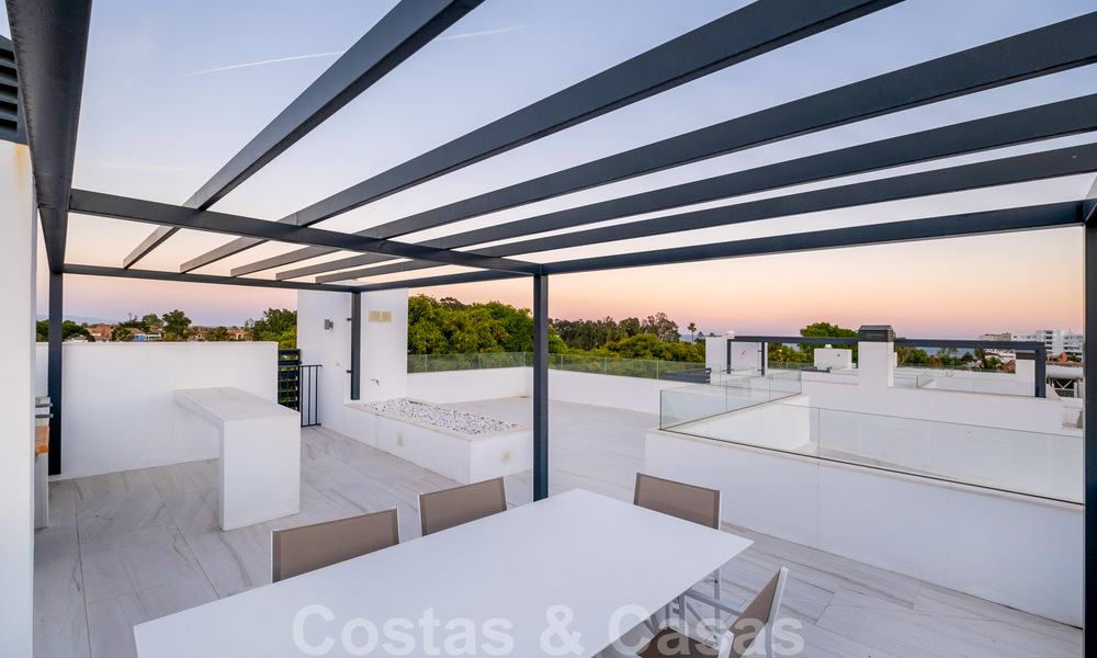 Villa de style contemporain immaculée à vendre à proximité de la plage et des clubs de plage et à distance de marche de la promenade et du centre de San Pedro, Marbella 36361