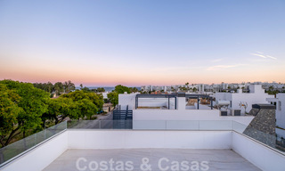 Villa de style contemporain immaculée à vendre à proximité de la plage et des clubs de plage et à distance de marche de la promenade et du centre de San Pedro, Marbella 36363 