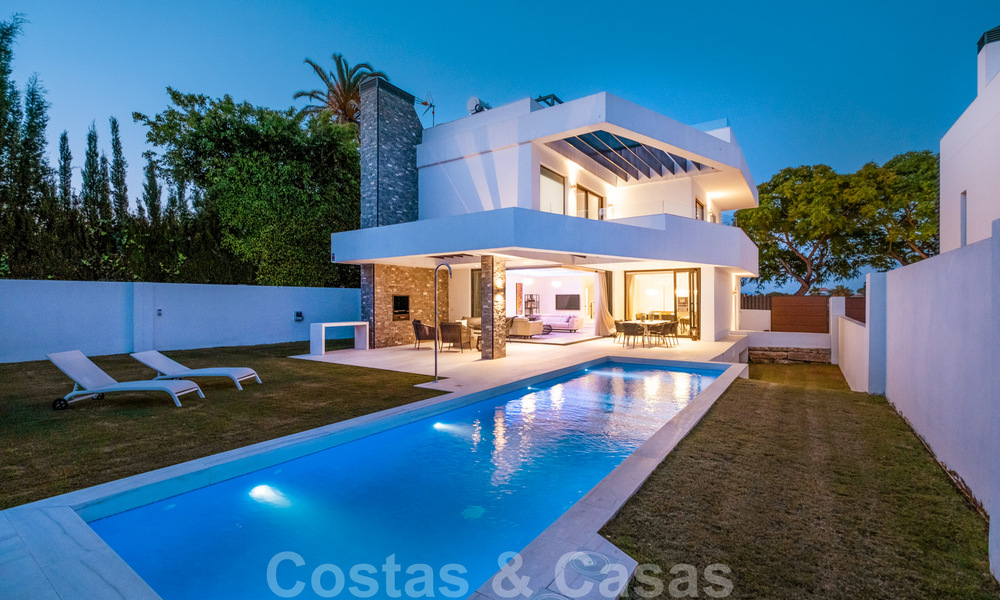 Villa de style contemporain immaculée à vendre à proximité de la plage et des clubs de plage et à distance de marche de la promenade et du centre de San Pedro, Marbella 36365
