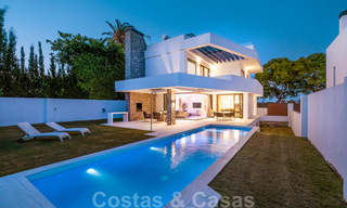 Villa de style contemporain immaculée à vendre à proximité de la plage et des clubs de plage et à distance de marche de la promenade et du centre de San Pedro, Marbella 36365 