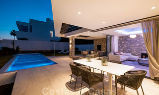 Villa de style contemporain immaculée à vendre à proximité de la plage et des clubs de plage et à distance de marche de la promenade et du centre de San Pedro, Marbella 36368 