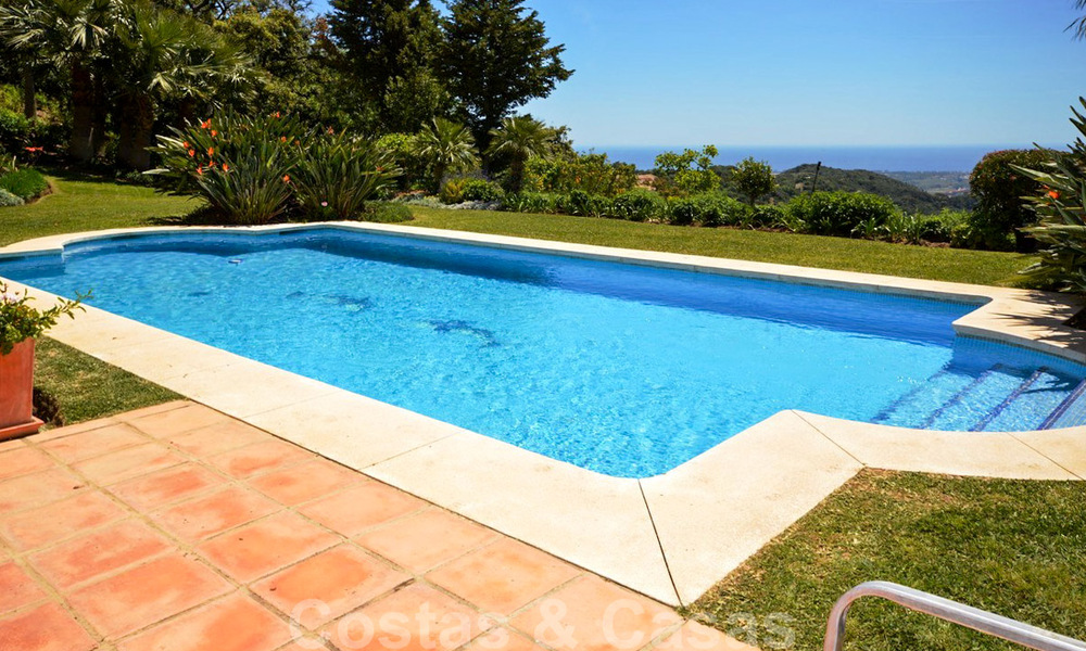 Vente d'une élégante villa rustique de luxe avec vue panoramique sur la mer dans l'exclusif La Zagaleta Golf Resort, Benahavis - Marbella 36280