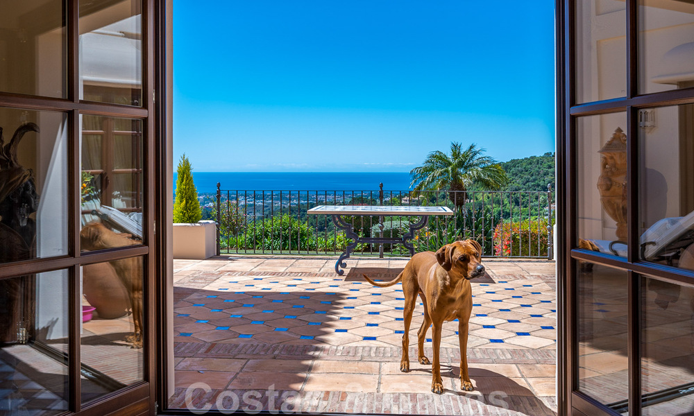 Vente d'une élégante villa rustique de luxe avec vue panoramique sur la mer dans l'exclusif La Zagaleta Golf Resort, Benahavis - Marbella 36308
