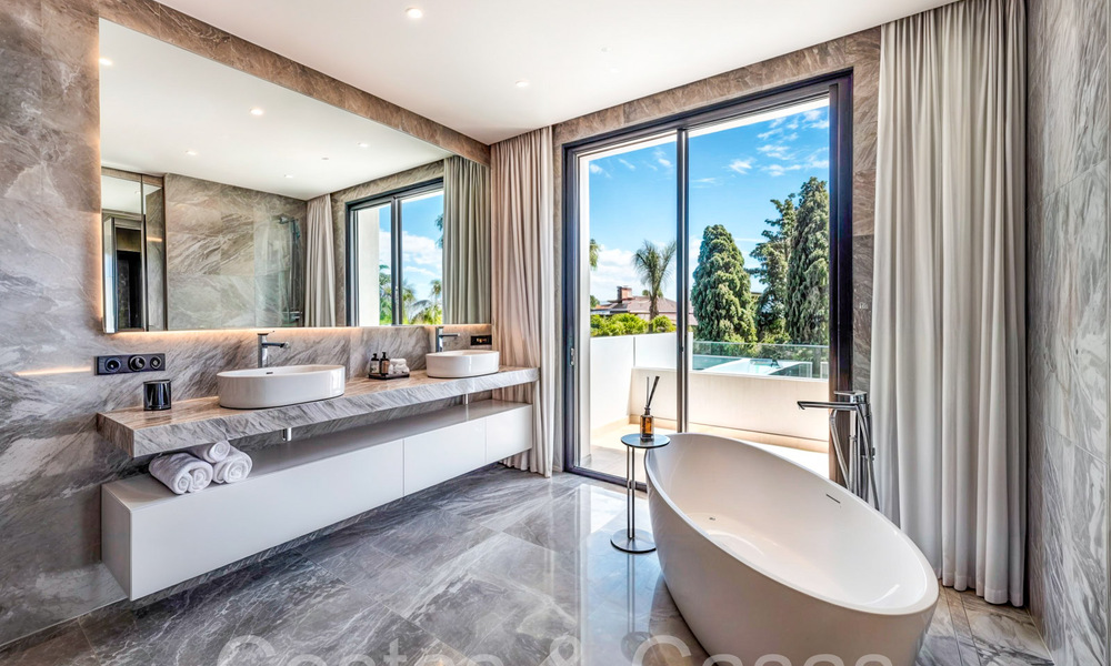 Villas modernes de style avant-gardiste à vendre sur le prestigieux Golden Mile de Marbella 69714