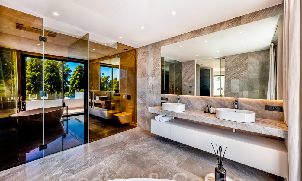 Villas modernes de style avant-gardiste à vendre sur le prestigieux Golden Mile de Marbella 69716