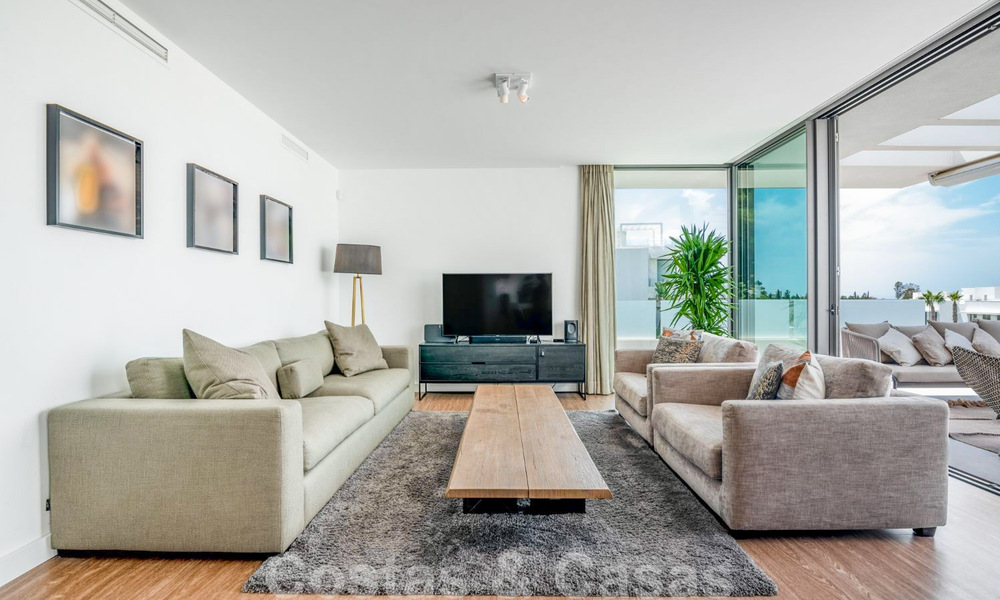 Prêt à emménager, penthouse moderne et design à vendre avec 3 chambres dans une station balnéaire de luxe à Marbella - Estepona 36724