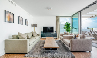 Prêt à emménager, penthouse moderne et design à vendre avec 3 chambres dans une station balnéaire de luxe à Marbella - Estepona 36724 