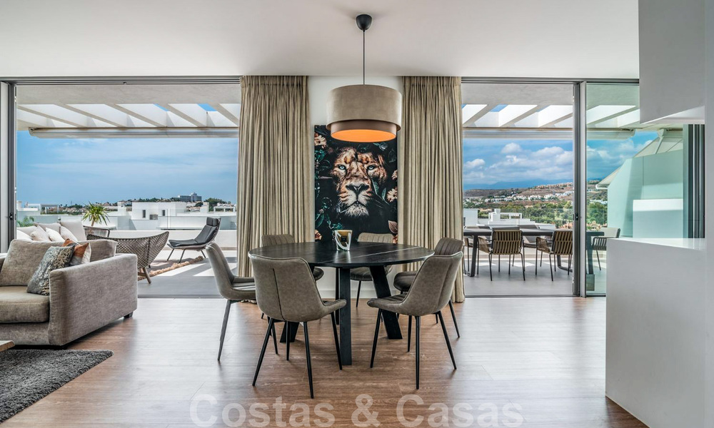 Prêt à emménager, penthouse moderne et design à vendre avec 3 chambres dans une station balnéaire de luxe à Marbella - Estepona 36726
