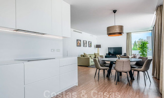 Prêt à emménager, penthouse moderne et design à vendre avec 3 chambres dans une station balnéaire de luxe à Marbella - Estepona 36728 