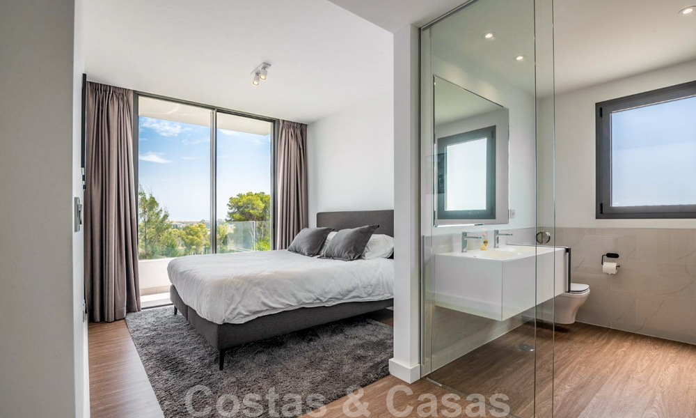 Prêt à emménager, penthouse moderne et design à vendre avec 3 chambres dans une station balnéaire de luxe à Marbella - Estepona 36731