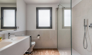 Prêt à emménager, penthouse moderne et design à vendre avec 3 chambres dans une station balnéaire de luxe à Marbella - Estepona 36732 