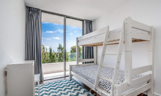 Prêt à emménager, penthouse moderne et design à vendre avec 3 chambres dans une station balnéaire de luxe à Marbella - Estepona 36734 