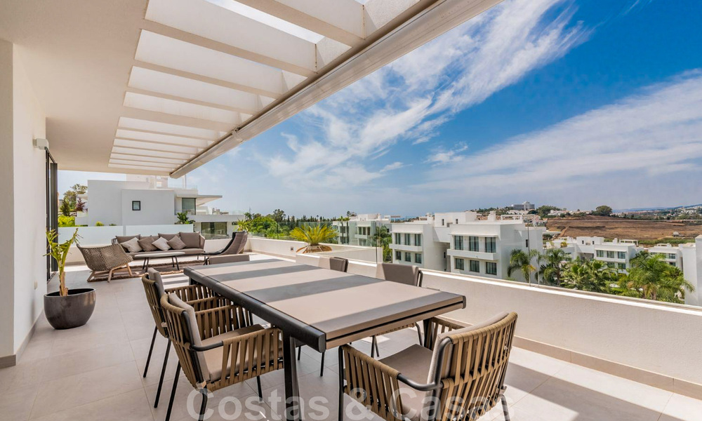 Prêt à emménager, penthouse moderne et design à vendre avec 3 chambres dans une station balnéaire de luxe à Marbella - Estepona 36736
