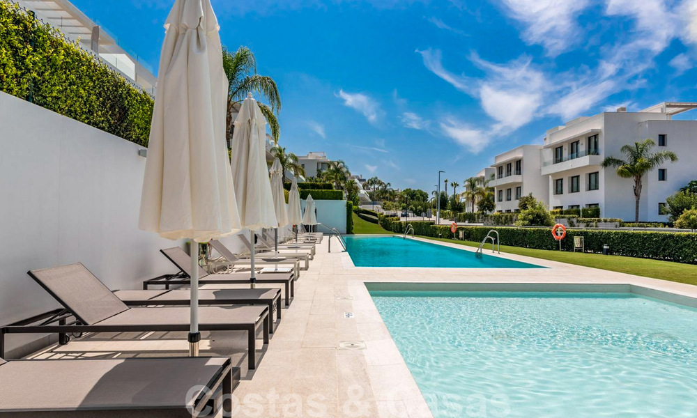 Prêt à emménager, penthouse moderne et design à vendre avec 3 chambres dans une station balnéaire de luxe à Marbella - Estepona 36740
