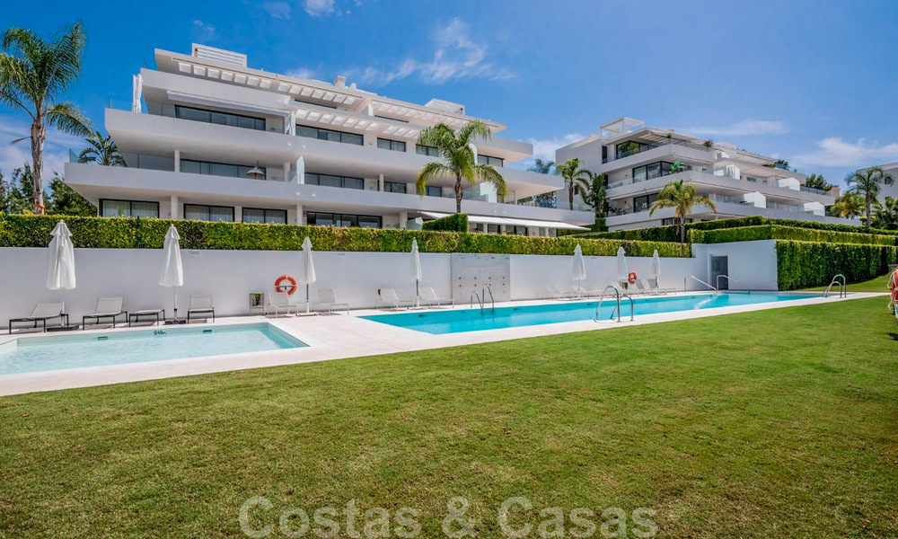 Prêt à emménager, penthouse moderne et design à vendre avec 3 chambres dans une station balnéaire de luxe à Marbella - Estepona 36742