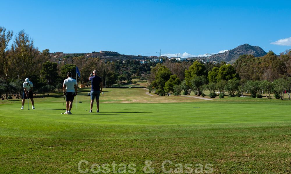 Prêt à emménager, spacieux penthouse au design moderne à vendre dans une résidence de luxe à Marbella - Estepona 36960