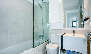 Prêt à emménager, spacieux penthouse au design moderne à vendre dans une résidence de luxe à Marbella - Estepona 36961 