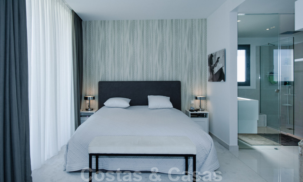 Prêt à emménager, spacieux penthouse au design moderne à vendre dans une résidence de luxe à Marbella - Estepona 36963