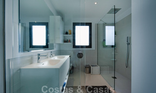 Prêt à emménager, spacieux penthouse au design moderne à vendre dans une résidence de luxe à Marbella - Estepona 36964 