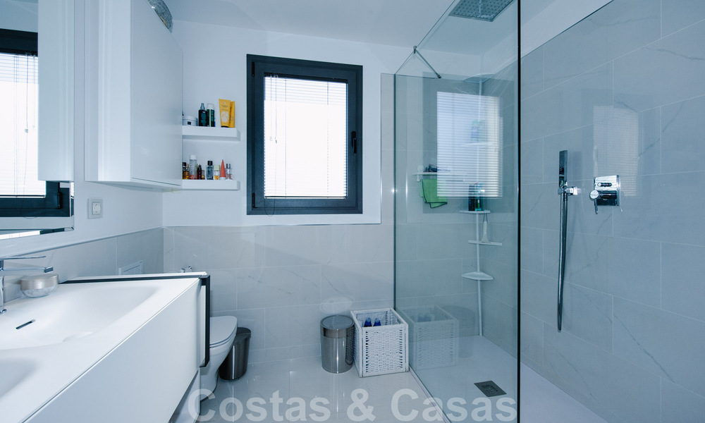Prêt à emménager, spacieux penthouse au design moderne à vendre dans une résidence de luxe à Marbella - Estepona 36965