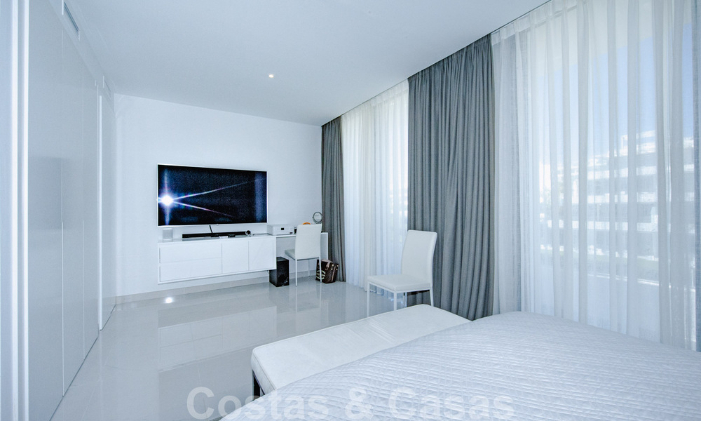 Prêt à emménager, spacieux penthouse au design moderne à vendre dans une résidence de luxe à Marbella - Estepona 36966